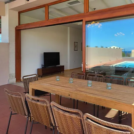 Luxury Mikaela Villa *